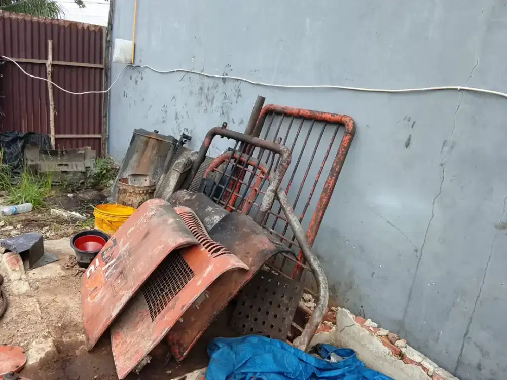 Pintu Pompa Hitachi zx 210 dan Pintu Radiator Hitachi zx 210