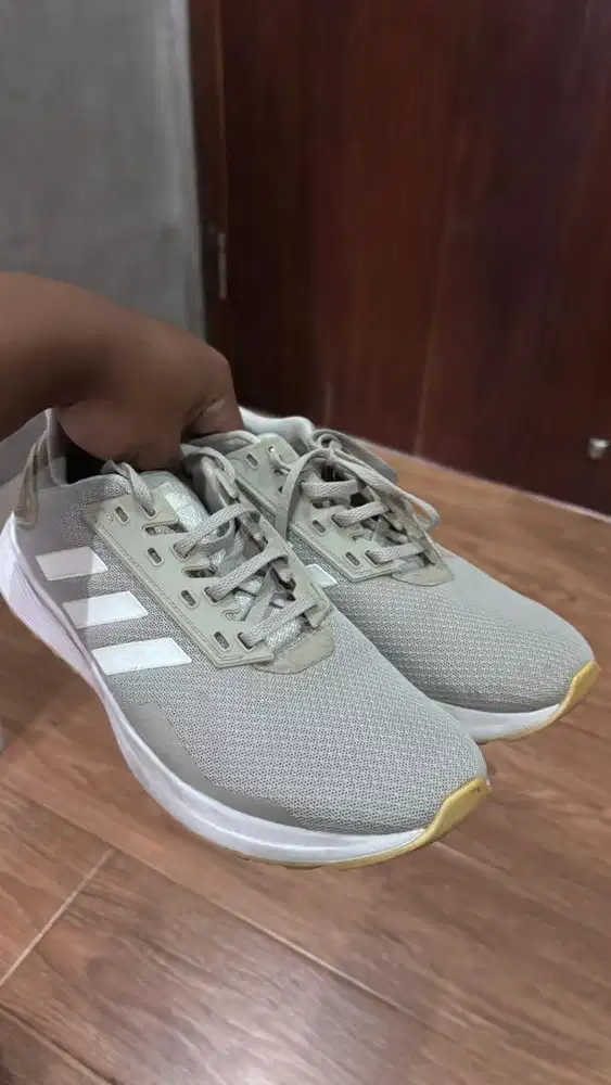 Sepatu adidas running