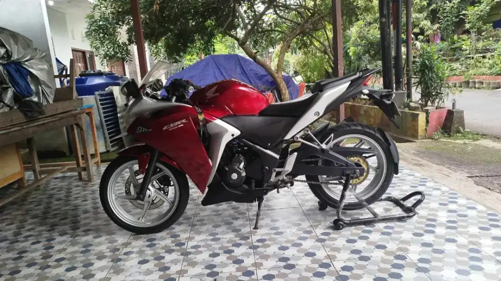 Honda CBR250r KYJ