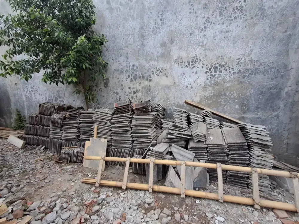 genteng dan kayu bekas layak pakai