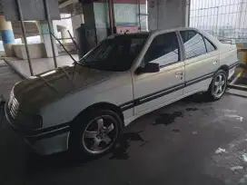 Mobil peugeot 405 sti MT.