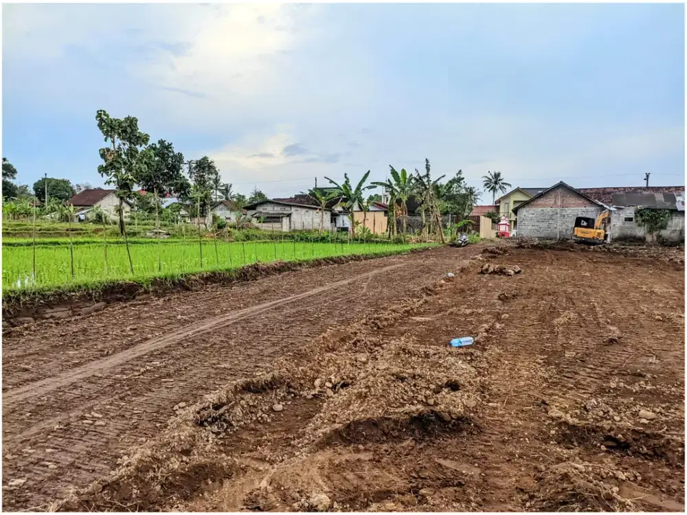 Tanah Jalan palagan Pinggir Sawah View Gunung