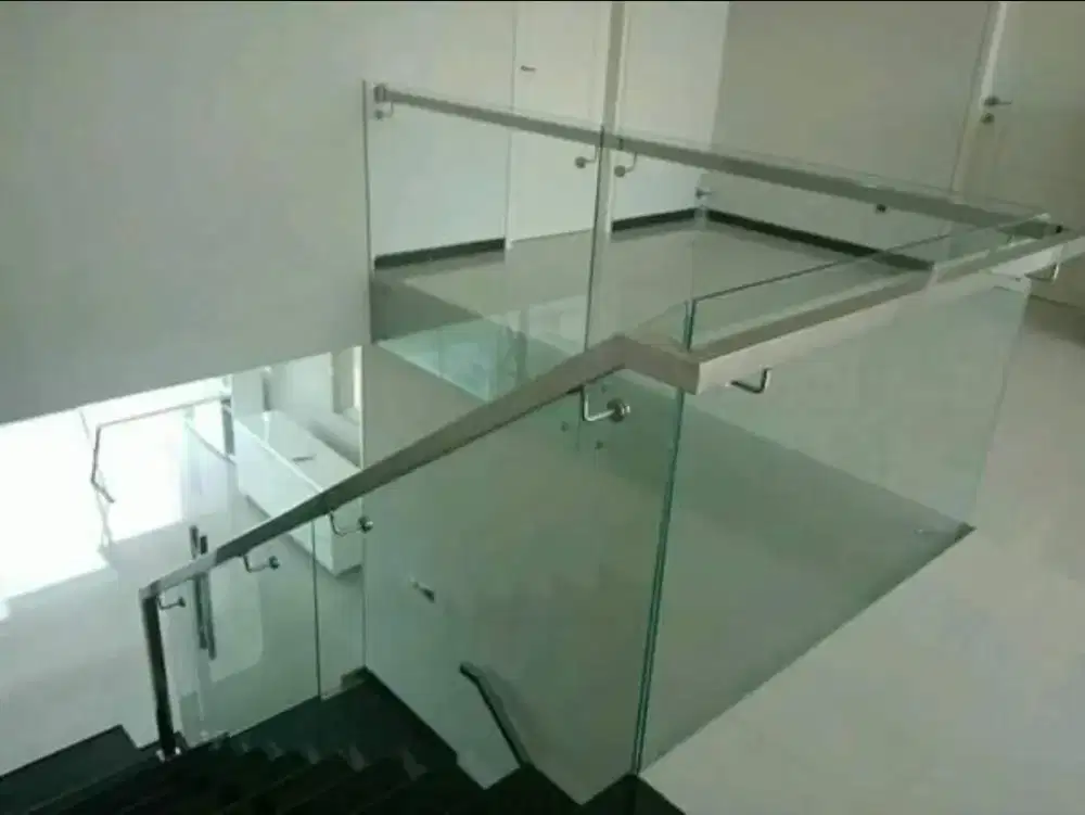 Balkon dan reling Stainles kaca