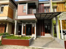 Dijual rumah 2 lantai siap huni nempel kubah mas