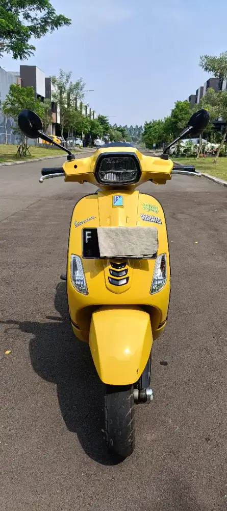 Vespa Kuning S Iget ABS 125 2021