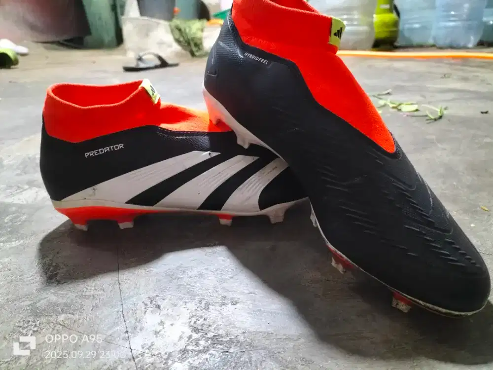 Sepatu bola Adidas predator original