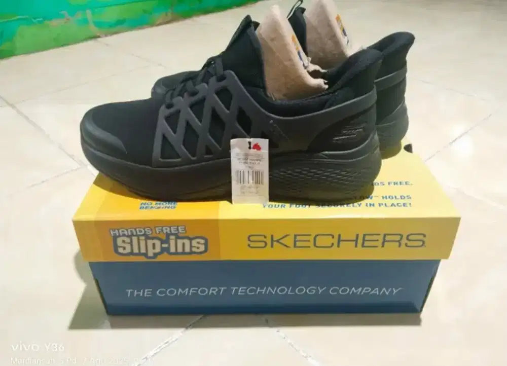 Dijual sepatu skechers slip in Baru size 43