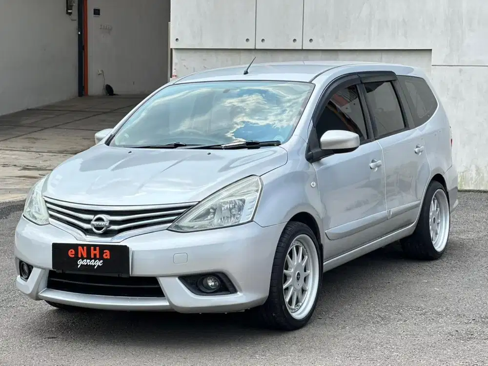 Dp 9jt.. Grand Livina XV 1.5 Matic.. eNHa garage Semarang..