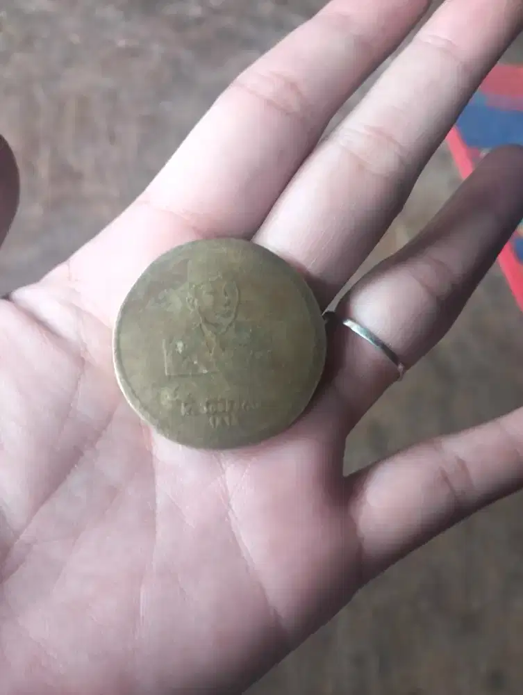 Uang koin kuno gambar Sukarno