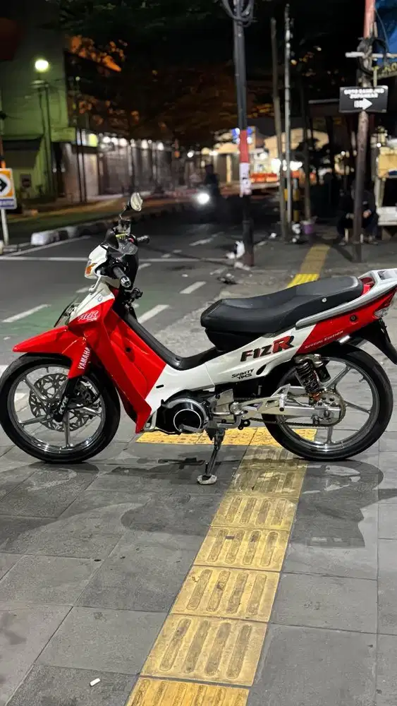 F1zr 2004 merah
