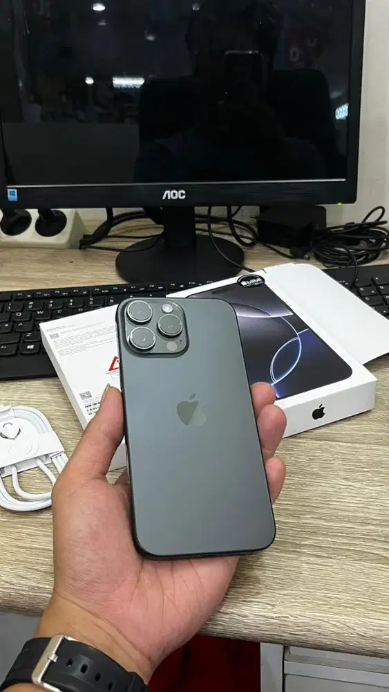 Iphone 16 promax 256 like new