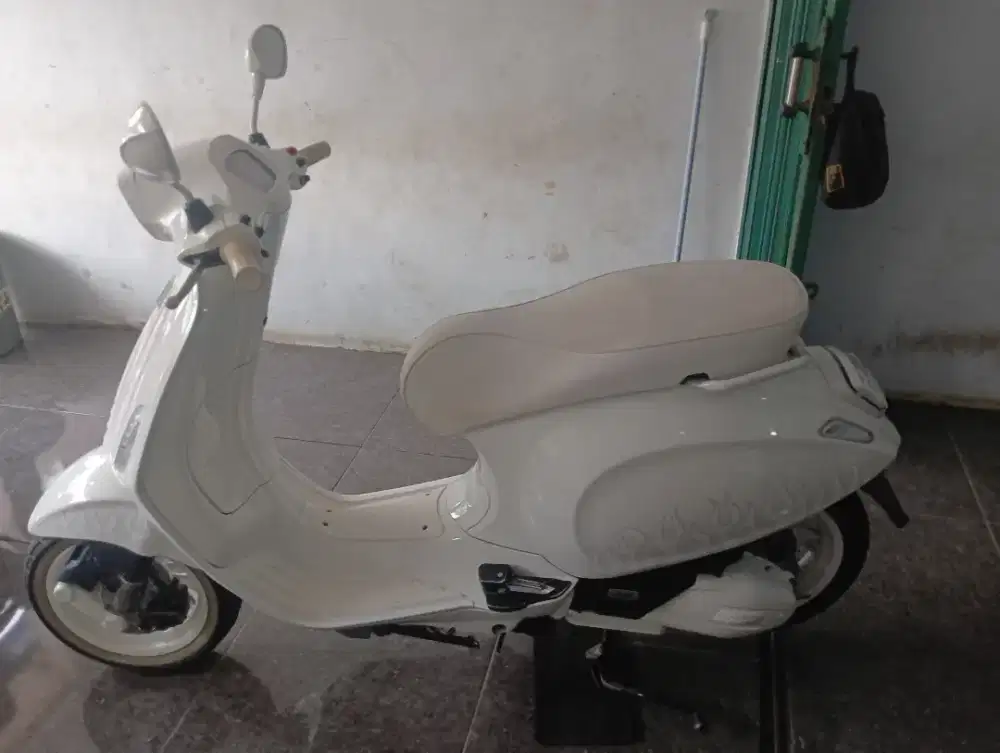 JUAL VESPA SPRINT JUSTIN BIEBER 2022 KM 12 RB