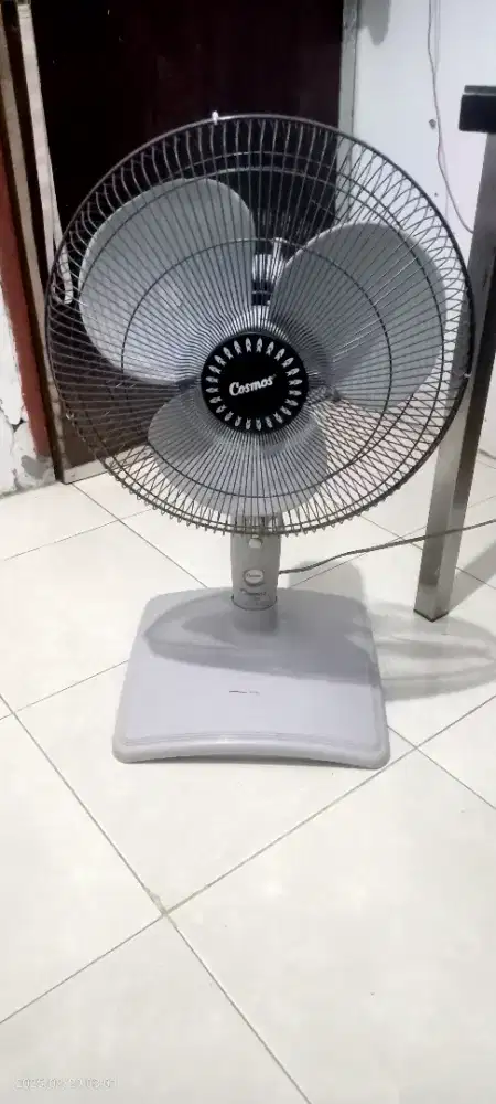 Kipas angin Cosmos 16 in