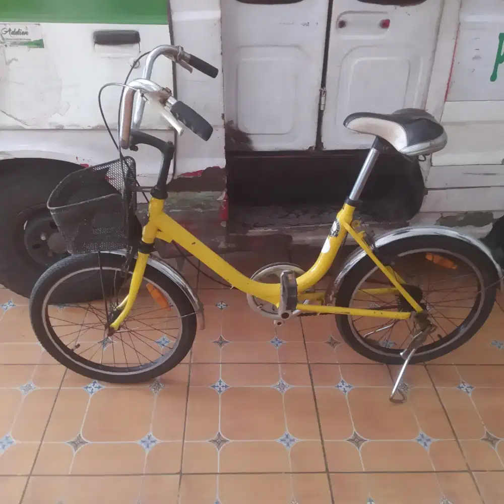 Sepeda minon warna kuning