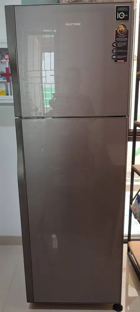 Kulkas 2 pintu Polytron