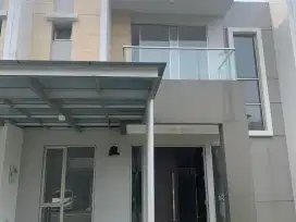 dijual rumah pik golf island uk 8x15 2 lantai di cluster bagus murah