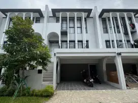 Dijual Rumah 3 Lantai Cluster Aether Green Wich BSD