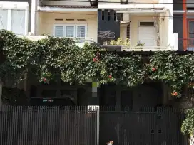 JUAL CEPAT RUMAH 2 LANTAI MURAH DI KOMPLEK ANTAPANI JALAN LEBAR STRATE