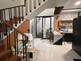 Dijual Rumah 2 Lantai Taman Holis Indah Full Furnished