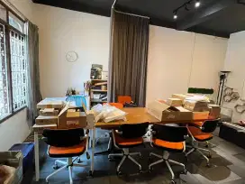 DISEWAKAN RUMAH 2 LANTAI DI SUNTER UK 15X20 HOOK SEMI FURNISHED