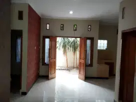 Di sewakan Rumah Nyaman Siap Huni Di Taman Kopo Ketapang
