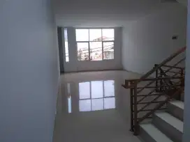 Di sewakan 1 Unit Ruko 2.5 Lantai Siap Huni Di Ence Azis