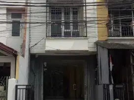 Disewakan ruko murah 2lantai di pinggir jalan BCS Kelapa Gading