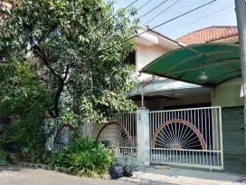 Rumah Darmo Permai Utara Garasi Carport 1 Mobil