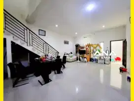 ANA RUMAH BAGUS JALAN 2 MOBIL UK 8X22.5M 2 LANTAI DI JELAMBAR