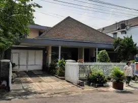 Rumah di sayap riau sangat strategis dekat dengan cafe2 di bandung