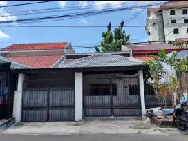 Dijual rumah manyar kartika row jalan lebar