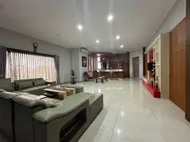 Rumah Ada Kolam Renang 2 Lantai Di Singgasana Pradana Bandung