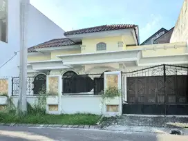 Disewakan Rumah Citraland Luas 200m Kamar 3 Dekat Pakuwon Mall