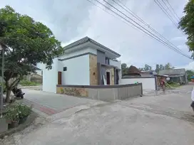 RUMAH MODERN AKSES MUDAH DI SELATAN JL SOLO, HARGA 500JTan