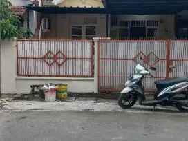 DISEWAKAN RUMAH UTK 2 THN DI TAMAN ROYAL, TANGERANG