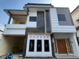Rumah Baru Colomadu 2 lantai siap huni dekat Tol