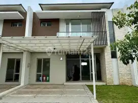 Sewa jarang ada rumah PIK 2 luas 10x15 2lantai 4KT rapi siap huni