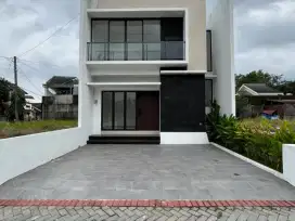 RUMAH BARU MEWAH 2 LANTAI KONTEMPORER DI JALAN KALIURANG GENTAN