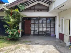 Dijual Rumah Hitung Tanah Strategis Nyaman Di Setiabudi Bandung