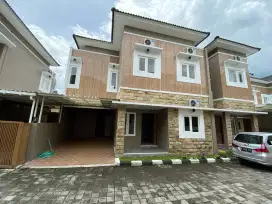 DIJUAL RUMAH 2LT SIAP HUNI DI JOGJA UTARA DEKAT SMAN 2 NGAGLIK