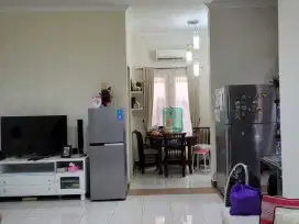 Rumah 2 Lantai. Rapi. Bebas Banjir.