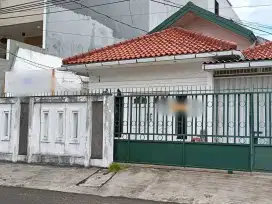 Dijual rumah luas dengan harga tanah di Duri Kepa Jakarta Barat