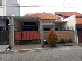 RUMAH SIDOTOPO WETAN BARU, SEMI FURNISH, BARU SELESAI RENOV