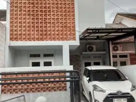 Rumah dijual Murah, 2 Lantai, Siap Huni, Bekasi 1KM ke Tol Jatiaish