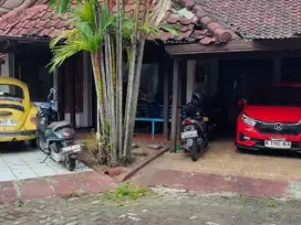 Rumah Luas 2 Lantai di Komplek Antapani LT 250 Harga 3,3 Milyar