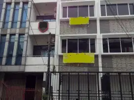 DIJUAL RUKO 4LT DI GUNUNG SAHARI JAKPUS LB.200m2 LOKASI STRATEGIS