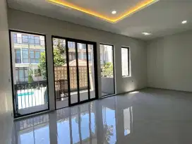 Rumah Setraduta Dengan kolam renang sangat mewah di Bandung