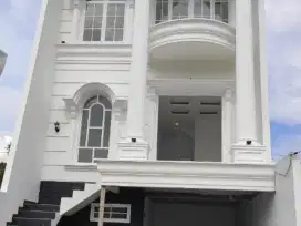 Rumah Mewah Jagakarsa Siap Huni di jalan raya Jagakarsa