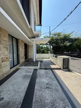 DISEWAKAN RUMAH PANTAI MENTARI