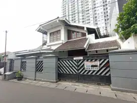Rumah Lama Di Jl Kelingkit Menteng Dalam Jakarta Selatan